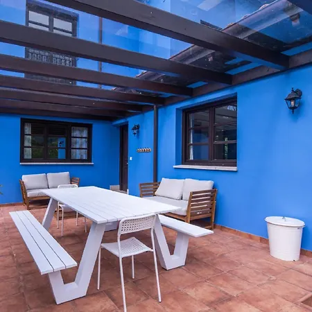 Llanes: Casa Azul De *