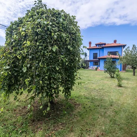 Llanes: Casa Azul De Pancar